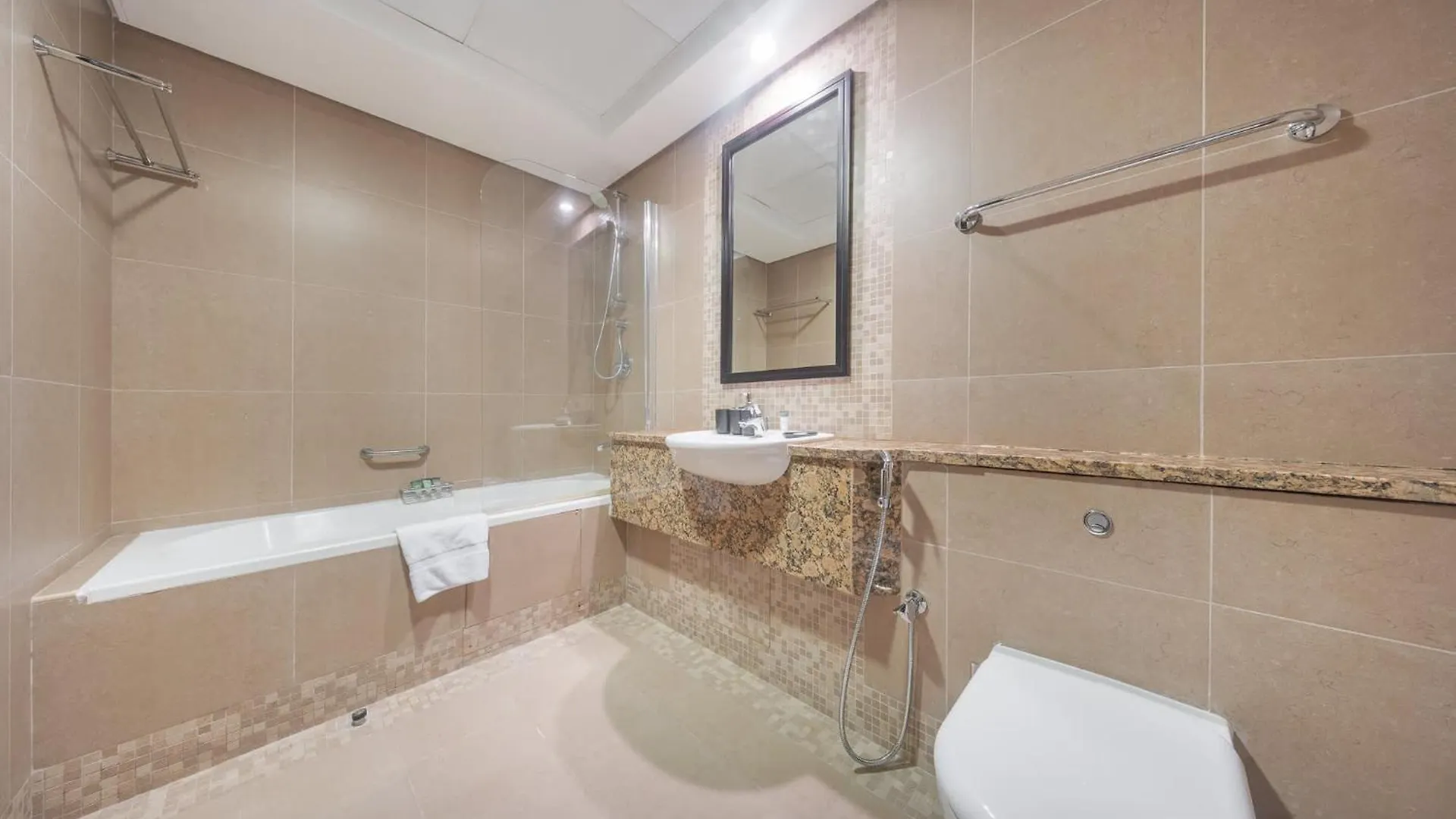 شقة Comfy 1 Bed In Sky Gardens Sleeps 4 With Pool دبي