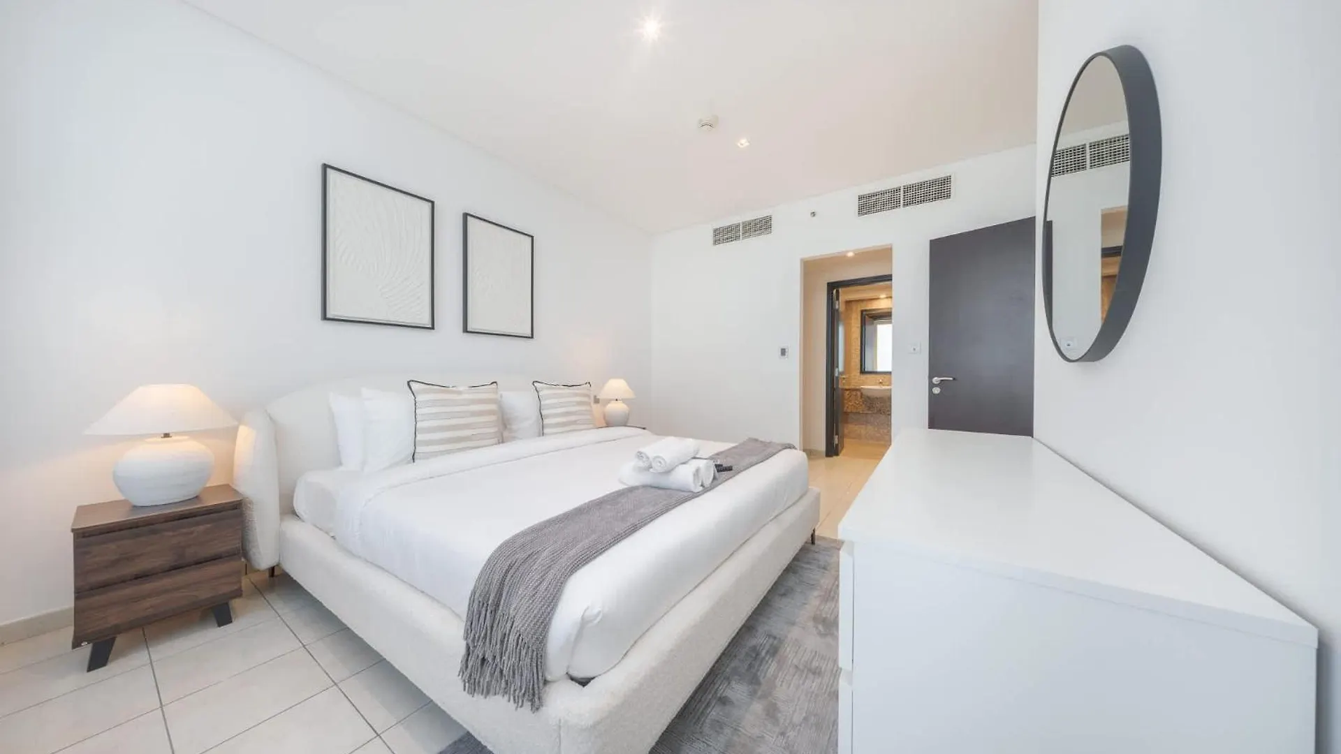 شقة Comfy 1 Bed In Sky Gardens Sleeps 4 With Pool دبي